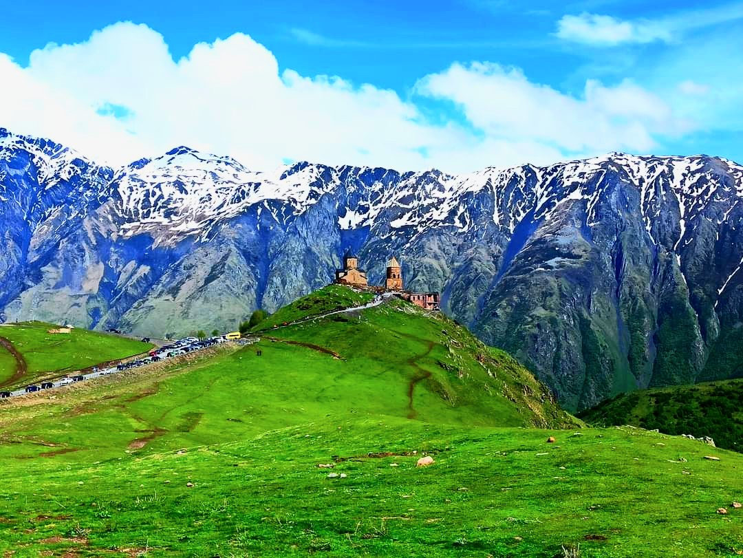 3 Days Authentic Georgian Private Tour in Tbilisi and Kazbegi mountains